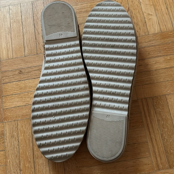 Tyche - Picture 4 of 12